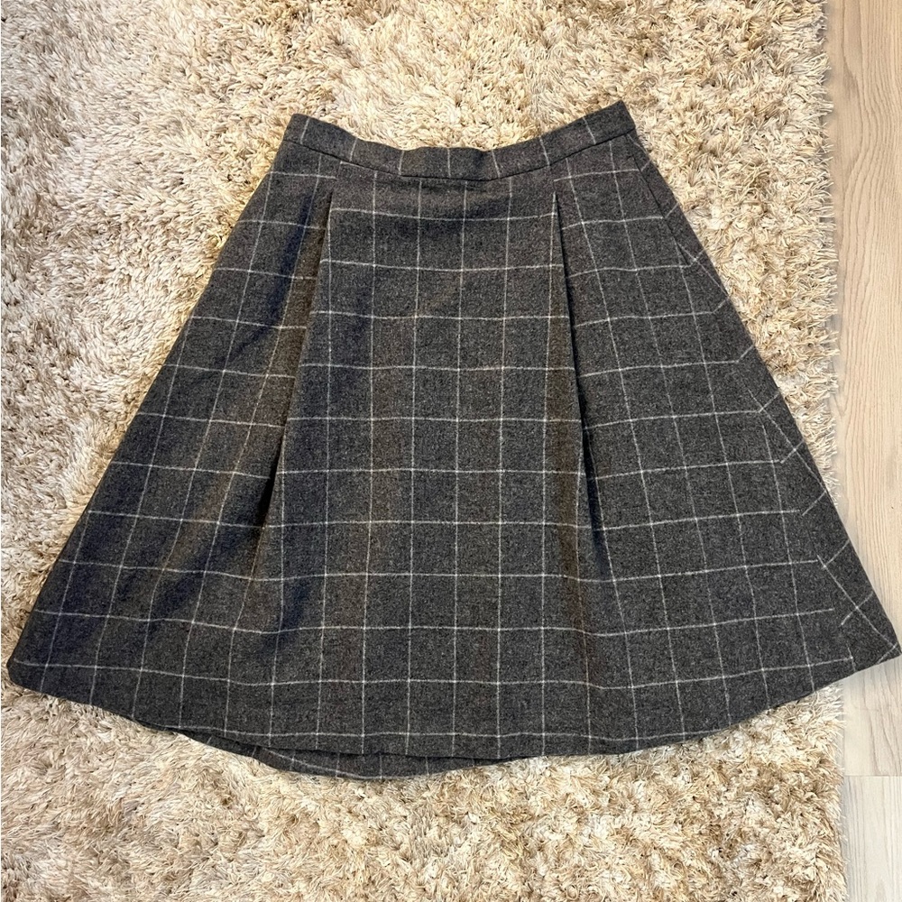 Wool grey A-line pleated skirt. Great condition. Worn once. Size 6